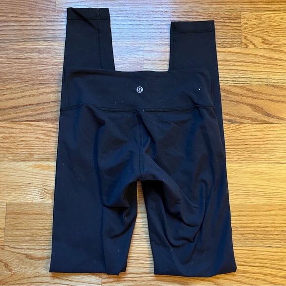 Lululemon black reversible leggings size 4 - Picture 2 of 5